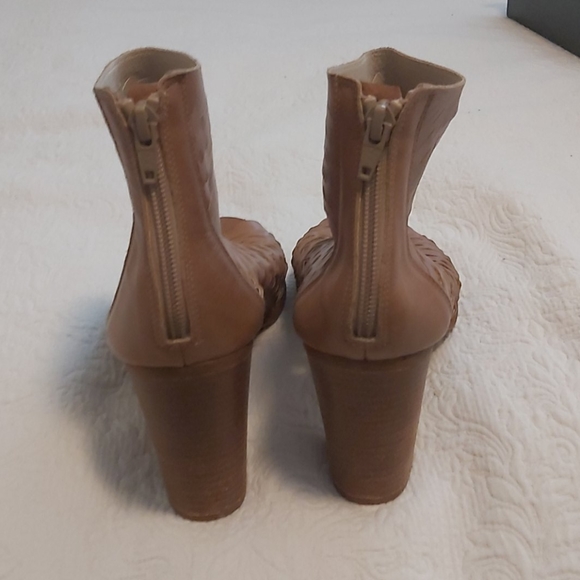 Shoes - Picture 3 of 4